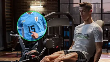 Cristiano Ronaldo en el gimnasio y una camiseta de Uruguay.