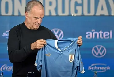 La era de Bielsa se pone en marcha, mientras Uruguay festeja.