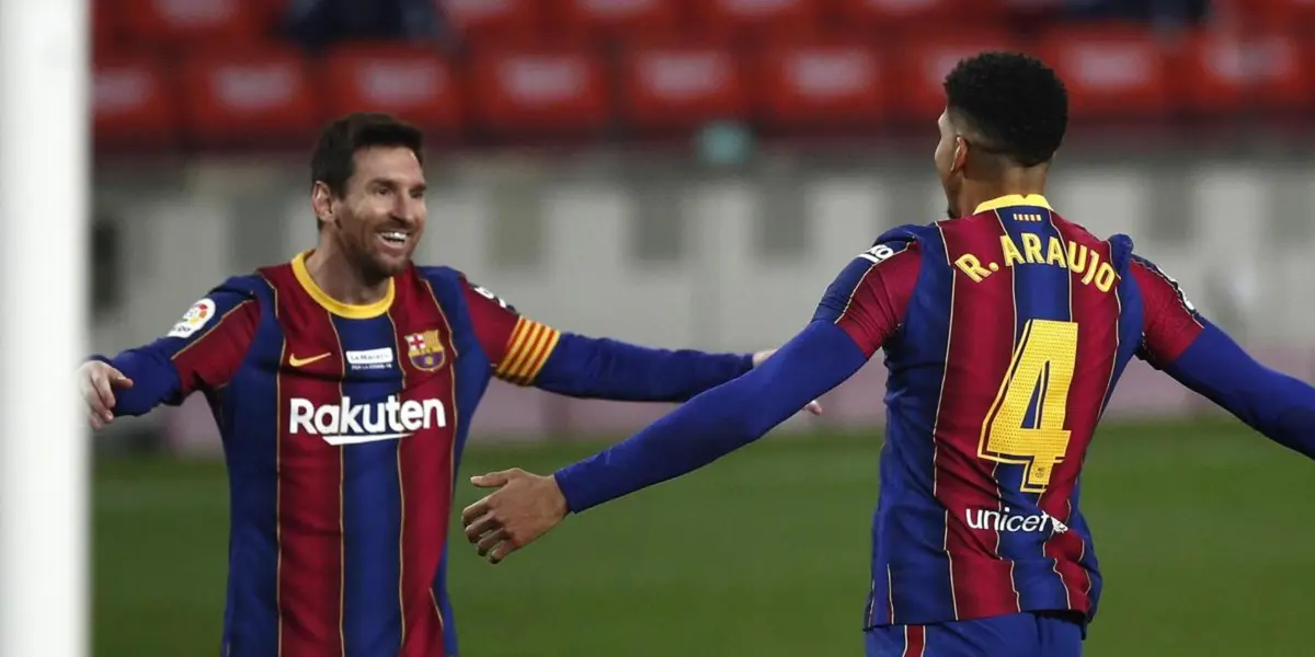 Lionel Messi y Ronald Araujo en Barcelona