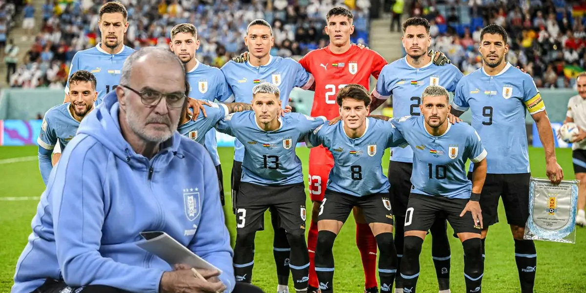 Bielsa con el buzo de Uruguay y la Celeste formada.