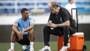 Bielsa y una noticia que enciende las alarmas en la Selección de Uruguay