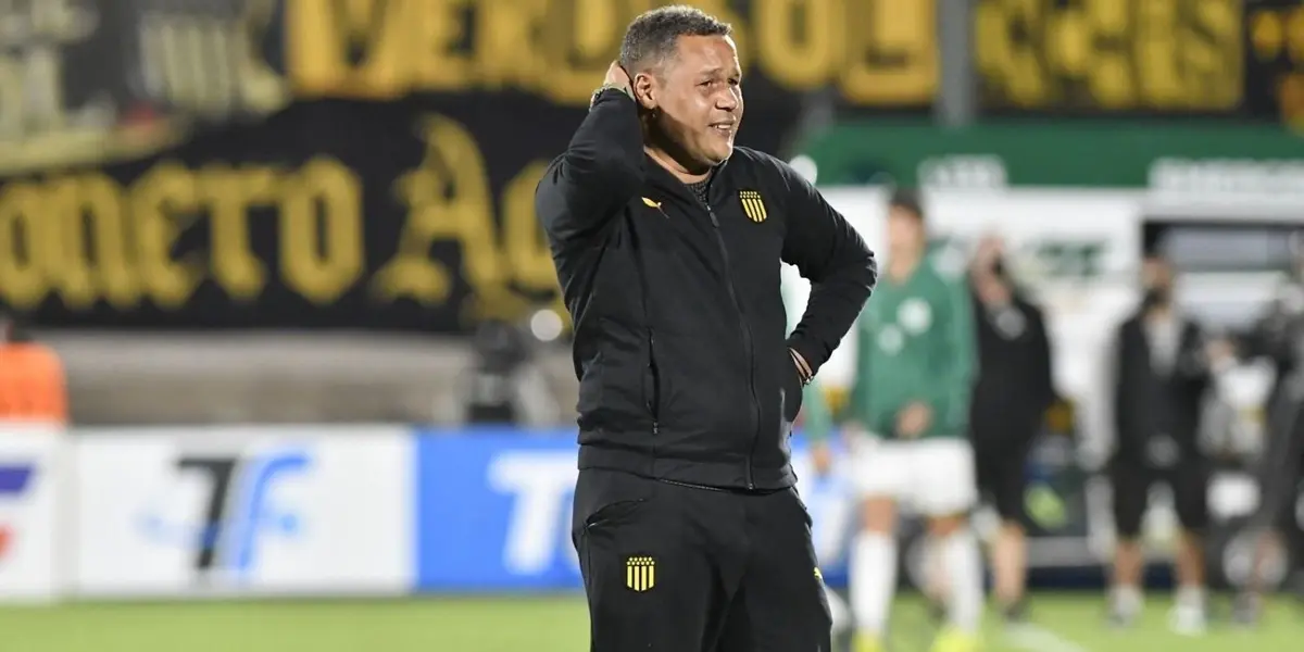 Darío Rodríguez hace su debut como entrenador de Peñarol y los hinchas ya le hicieron llegar los primeros reproches