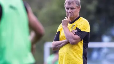 Diego Aguirre durante un entrenamiento de Peñarol.