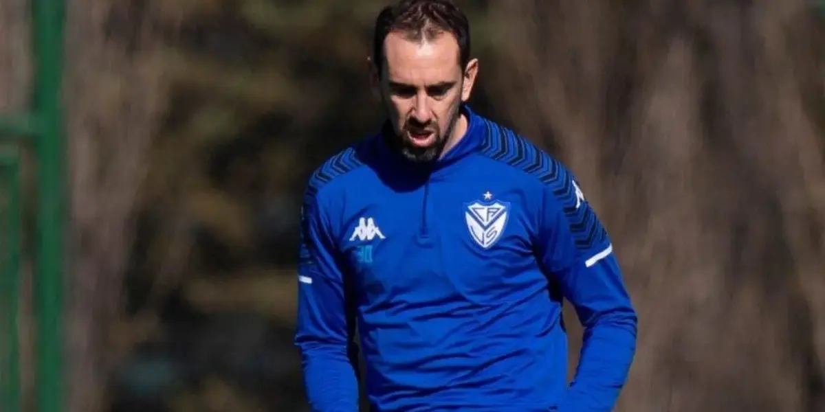 Diego Godín no transita sus mejores días en materia futbolística y ahora fue duramente insultado por una acción