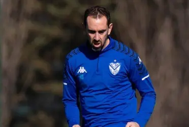 Diego Godín no transita sus mejores días en materia futbolística y ahora fue duramente insultado por una acción