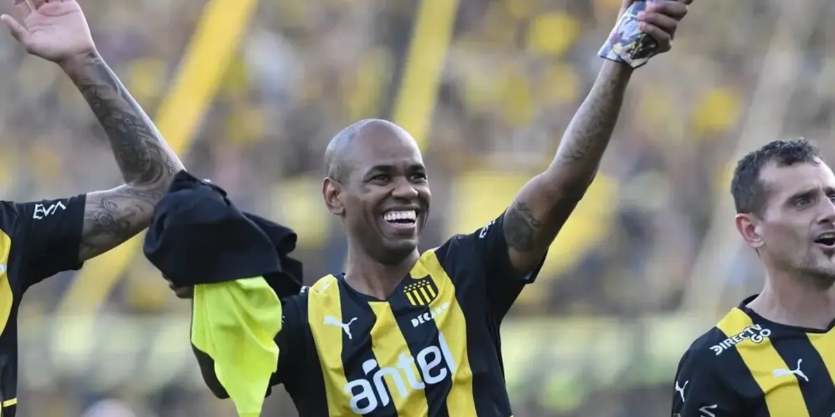 Diego Rolán con la camiseta de Peñarol.