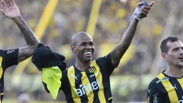 Diego Rolán con la camiseta de Peñarol.