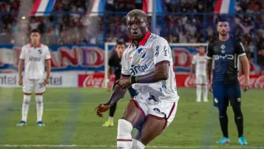 El delantrero de Nacional marcó el primer gol del Bolso ante Wanderers