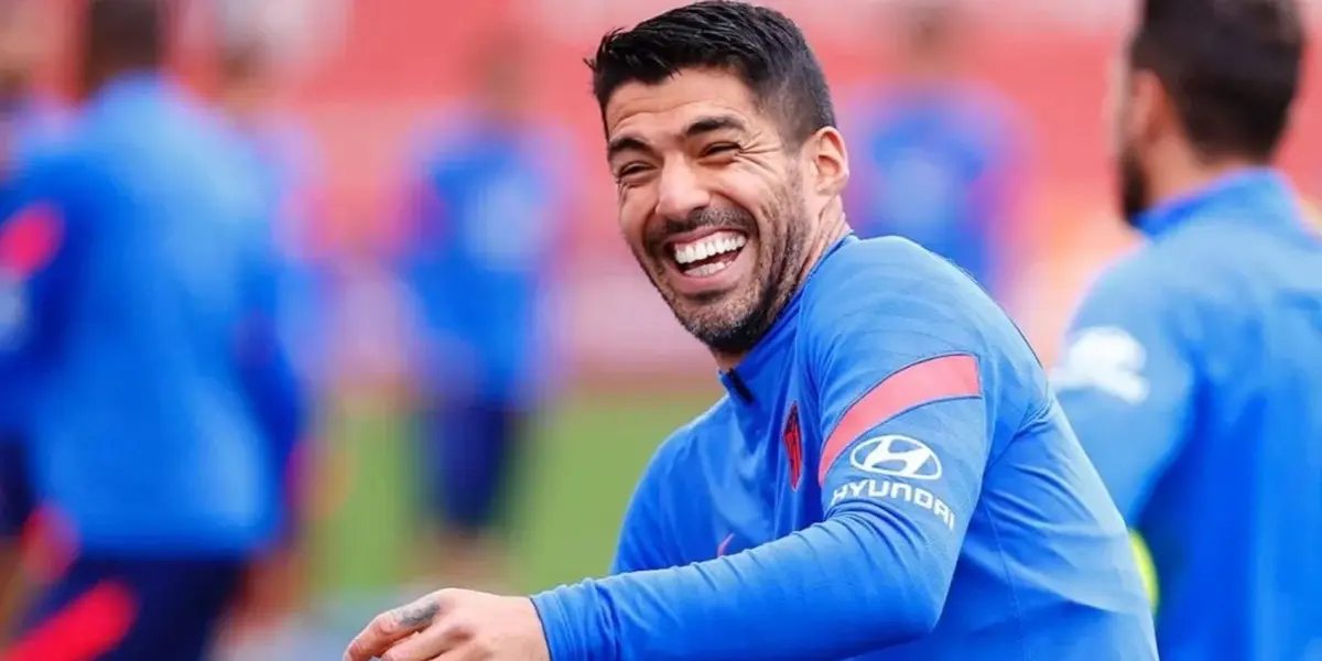 El gracioso momento que vivió Luis Suárez con amigos del fútbol que se viralizará en las redes sociales