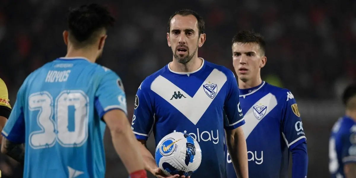 En el día de ayer Vélez Sarsfield enfrentó a el puntero de la Liga Argentina River Plate y lo puso en aprietos sacándole puntos, con un Diego Godín como titular