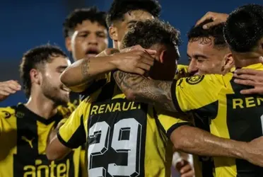 En Peñarol no hay acción oficial de fútbol y algunos de los futbolistas aprovechan para compartir un asado