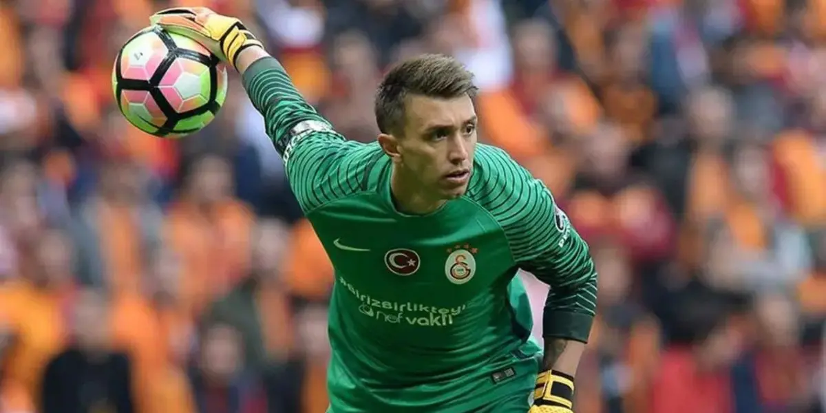 Fernando Muslera fue titular en Galatasaray de cara a la clasificación a la fase de grupos de la Champions League