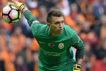 Fernando Muslera fue titular en Galatasaray de cara a la clasificación a la fase de grupos de la Champions League