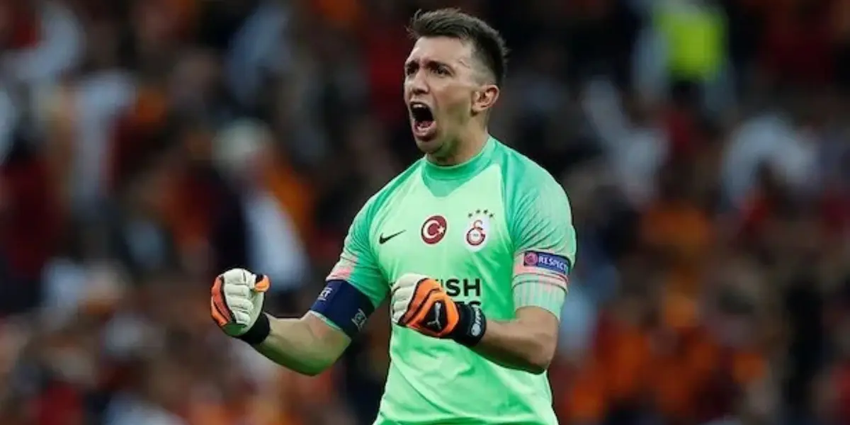 Fernando Muslera y Lucas Torreira vieron acción en un empate heroico del Galatasaray por Champions League