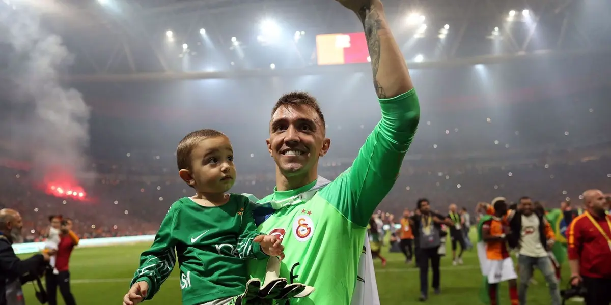 Fernando Muslera y un posteo en redes sociales muy particular junto a su familia en el Galatasaray de Turquía