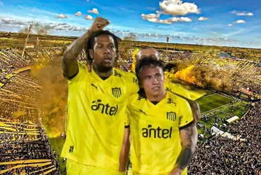 Franco González y Abel Hernández protagonizaron un especial momento en la victoria de Peñarol sobre Liverpool