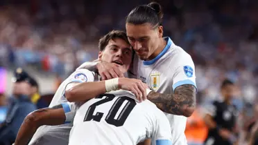 La Selección de Uruguay festejando frente a Bolivia.