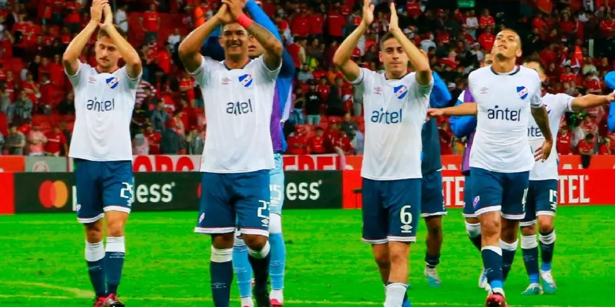 Los hinchas tricolores quisieron dar el primer golpe en el partido, antes del pitazo inicial.