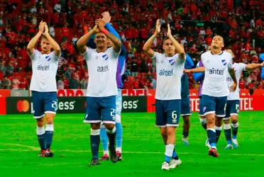 Los hinchas tricolores quisieron dar el primer golpe en el partido, antes del pitazo inicial.