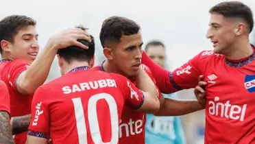 Los jugadores de Nacional festejando el triunfo ante Cerro Largo.