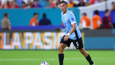 Manuel Ugarte durante el choque frente a Panamá por Copa América.