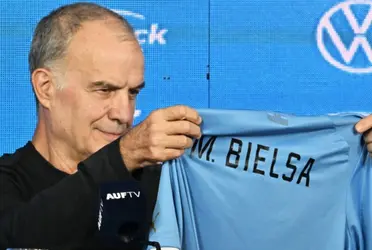 Marcelo Bielsa analiza seriamente considerar a un futbolista que con Óscar Tabábrez era una pieza importante