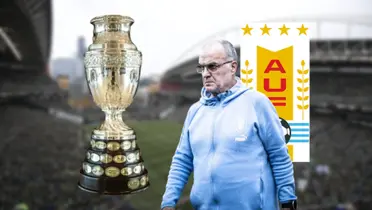 Marcelo Bielsa con el buzo de DT en la Selección de Uruguay