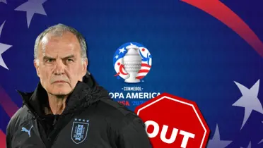 Marcelo Bielsa con el buzo de la Selección de Uruguay y el logo de la Copa América de fondo.