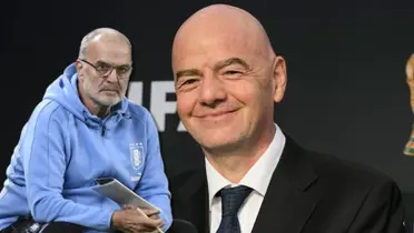 Marcelo Bielsa con el conjunto de Uruguay y Gianni Infantino de fondo.