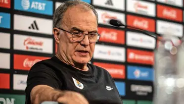 Marcelo Bielsa durante conferencia de prensa.