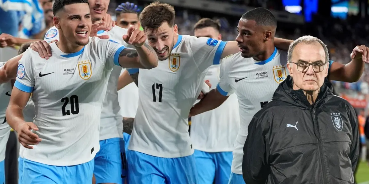 Marcelo Bielsa junto a los jugadores de Uruguay.