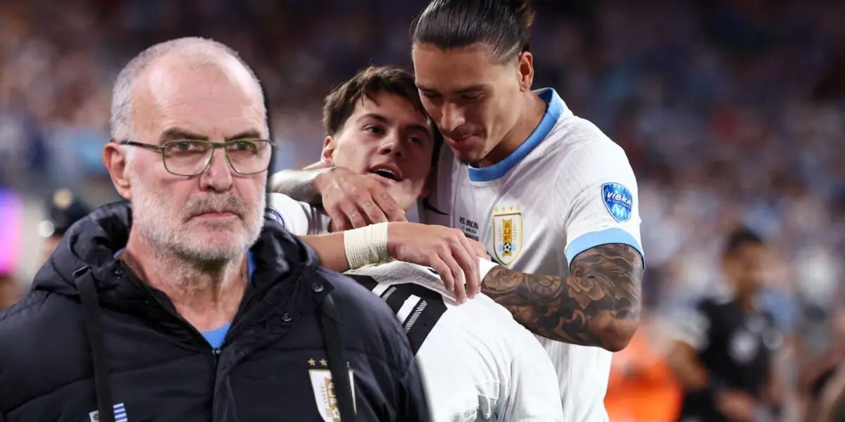 Marcelo Bielsa junto a los jugadores de Uruguay.