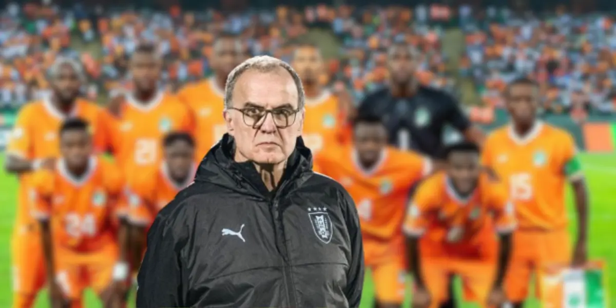 Marcelo Bielsa observa un partido de la Selección Uruguaya