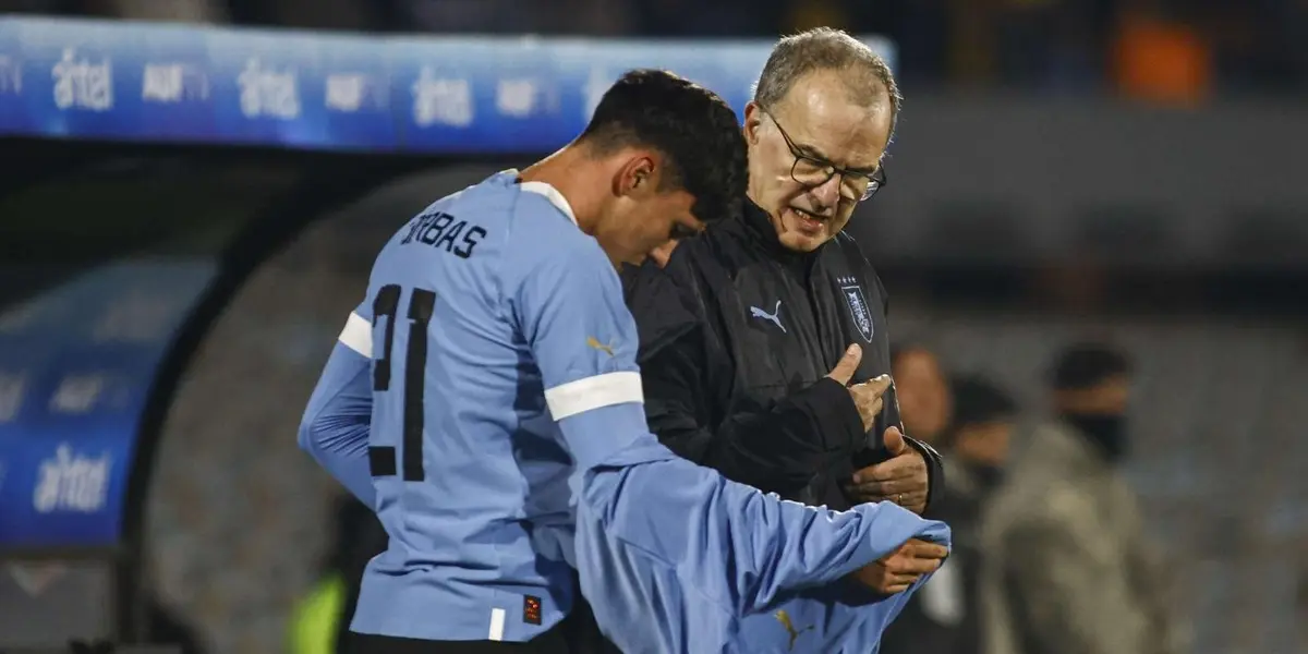 Marcelo Bielsa sigue de cerca a una de las grandes joyas de la Celeste que sería transferido en una cifra millonaria