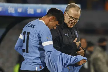 Marcelo Bielsa sigue de cerca a una de las grandes joyas de la Celeste que sería transferido en una cifra millonaria