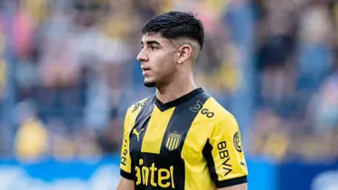 Mathías de Ritis defendiendo la camiseta de Peñarol.