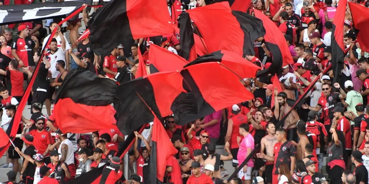 Mauricio Larriera llega a Newell's Old Boys para reemplazar a Gabriel Heinze.