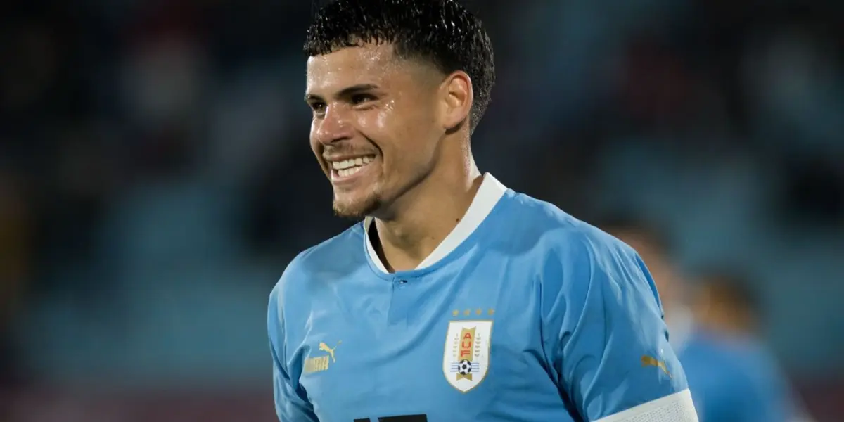 Maxi Araújo con la Selección de Uruguay.