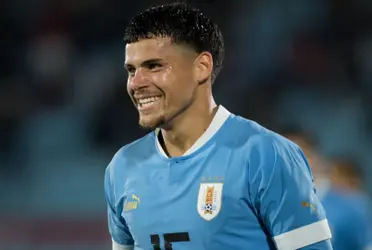 Maxi Araújo con la Selección de Uruguay.