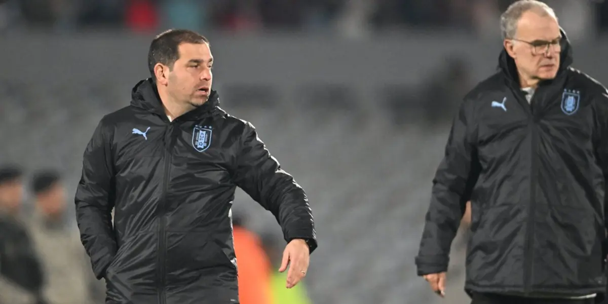 Pablo Quiroga junto a Marcelo Bielsa en Uruguay.