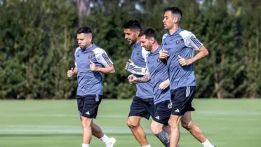 Un histórico futbolista español se decantó por el uruguayo en su jugador perfecto